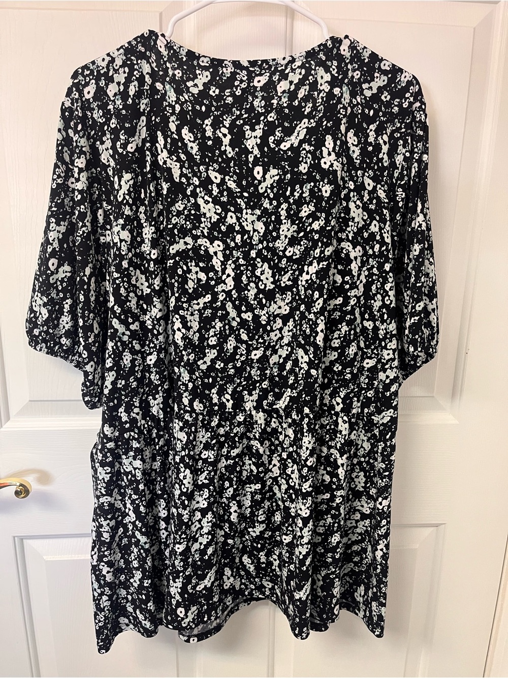Lane Bryant Black and White Floral Print Top - Picture 2 of 3